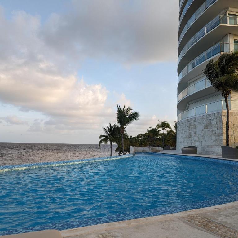 Peninsula Luxury Apartments with ocean front and espectacular views - no pets - Three-Bedroom Apartment - 29