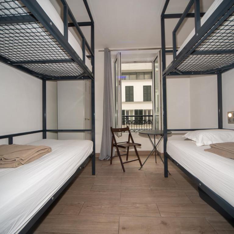 Enjoy Hostel - Lit dans Dortoir Mixte de 4 Lits - 1