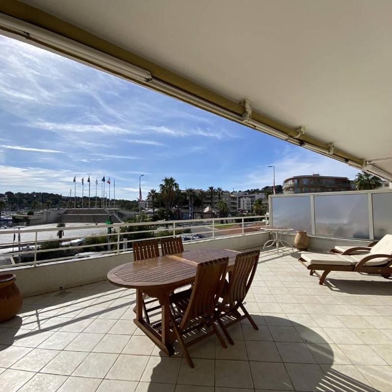 Appartement climatisé face mer, avec piscine et parking, Cavalaire-sur-Mer - FR-1-100-320 - Appartement - 3
