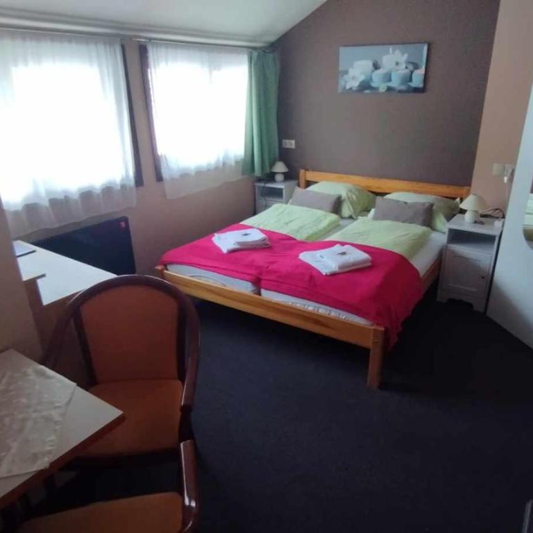 Jasmin Pension Central Location Shared Kitchen Pet Friendly - Familienzimmer mit Gemeinschaftsbad - 5