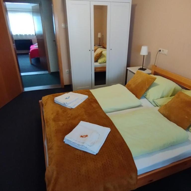 Jasmin Pension Central Location Shared Kitchen Pet Friendly - Familienzimmer mit Gemeinschaftsbad - 7