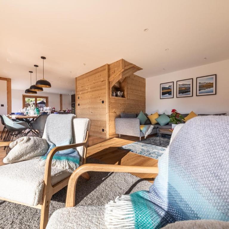 Chalet Marialys - Luxury Alpine Chalet with Sauna & Hot Tub - Chalet - 3