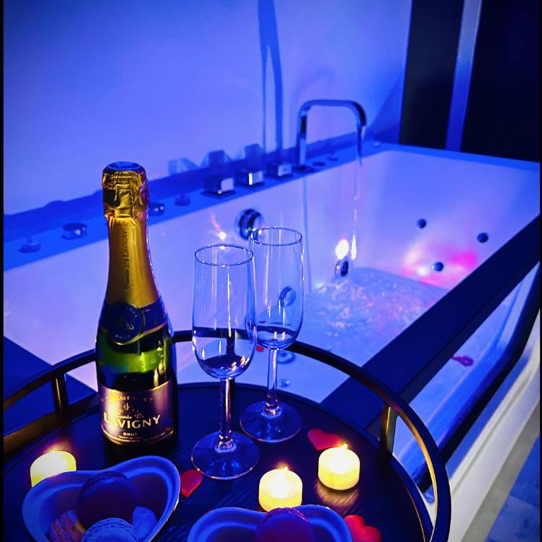 Suite in the City avec JACUZZI PRIVATIF - Hyper Centre - Appartamento con 1 Camera da Letto - 13
