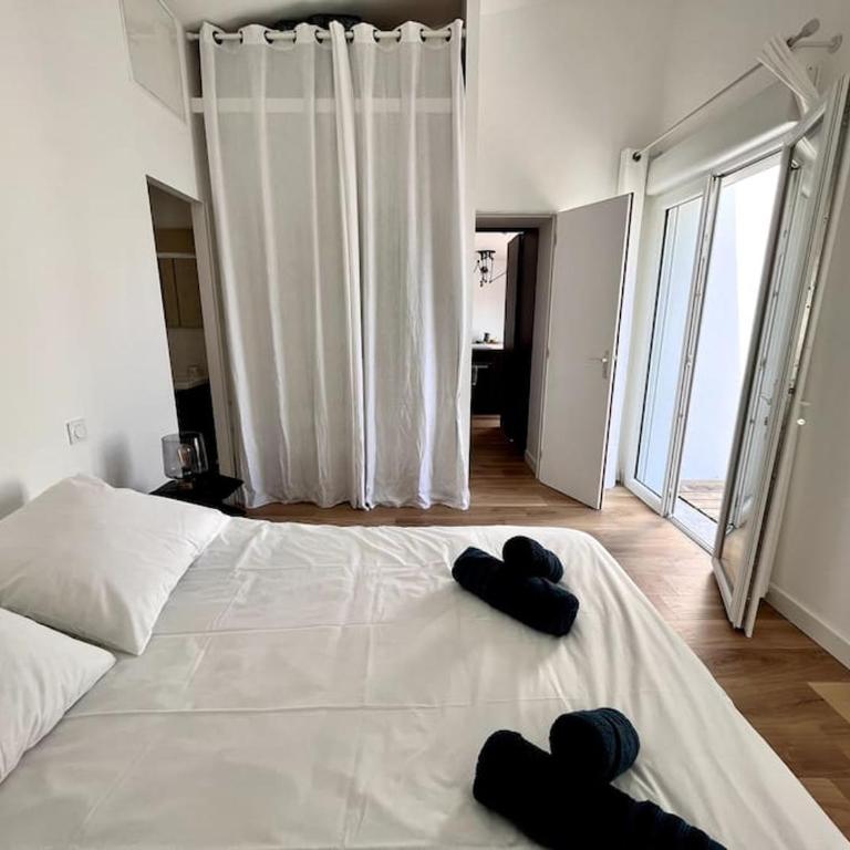 Superbe villa avec piscine à 10 min du centre - Villa - 28