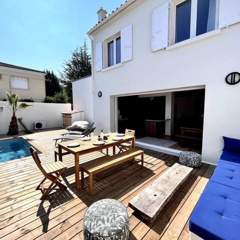 Superbe villa avec piscine à 10 min du centre - Villa - 48