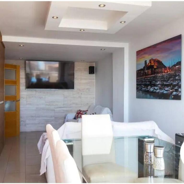 vistas al mar a 300m de playa , 3 habitaciones, Identificacion check in 5 viajeros - Three-Bedroom Apartment - 1