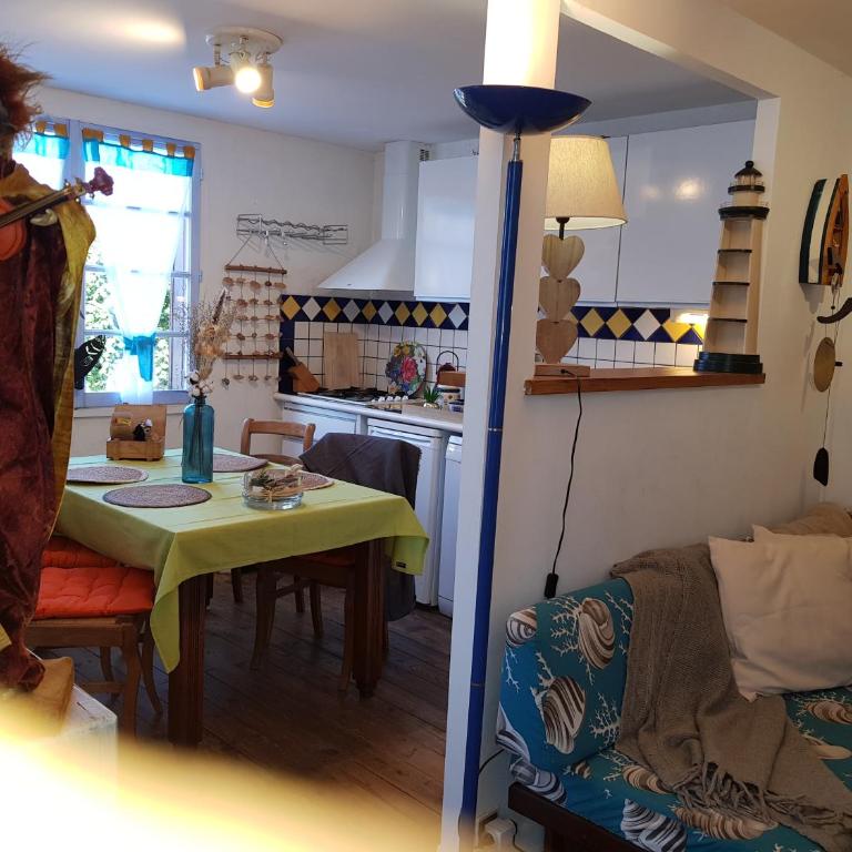 HERM'S Petite maison atypique et cour privative - - Maisonette - 11