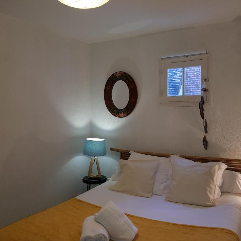 HERM'S Petite maison atypique et cour privative - - Maisonette - 9