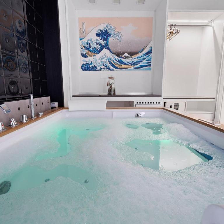 Ukiyo Suites And Rooms - Suite King con Vasca Idromassaggio - 8