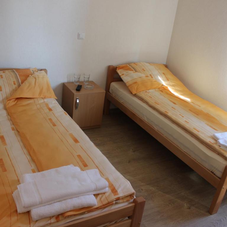 Rooms Zebax - Klasična Dvokrevetna Soba sa Bračnim Krevetom - 3