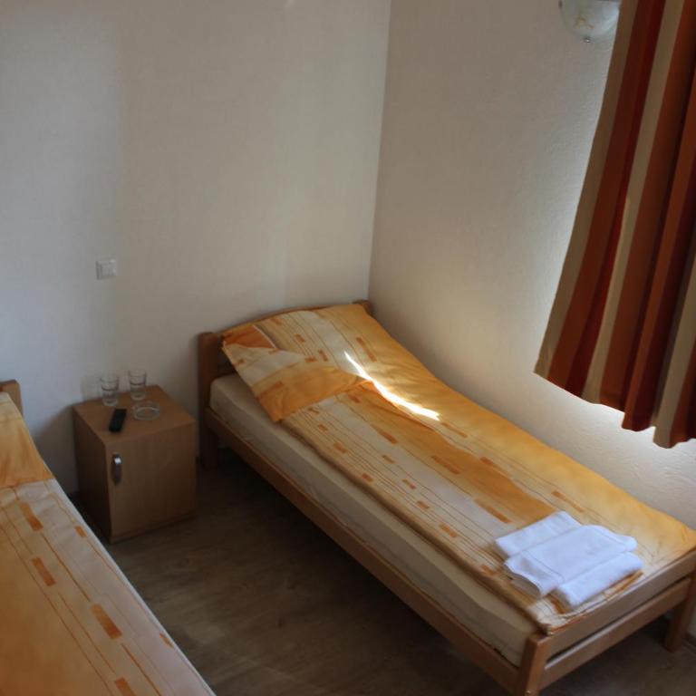 Rooms Zebax - Klasična Dvokrevetna Soba sa Bračnim Krevetom - 4