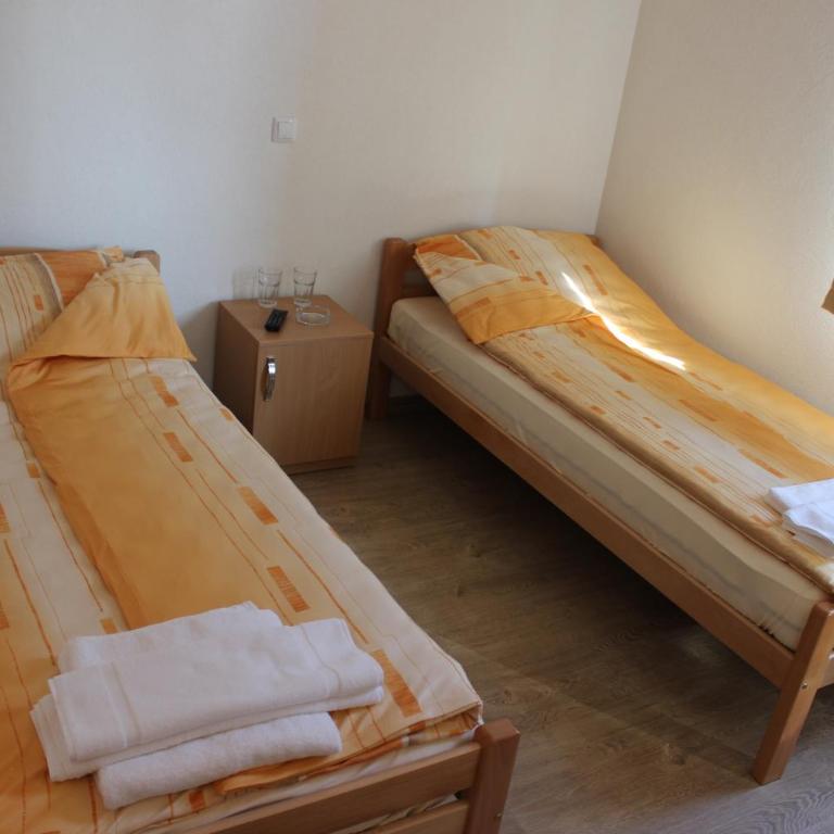 Rooms Zebax - Klasična Dvokrevetna Soba sa Bračnim Krevetom - 5