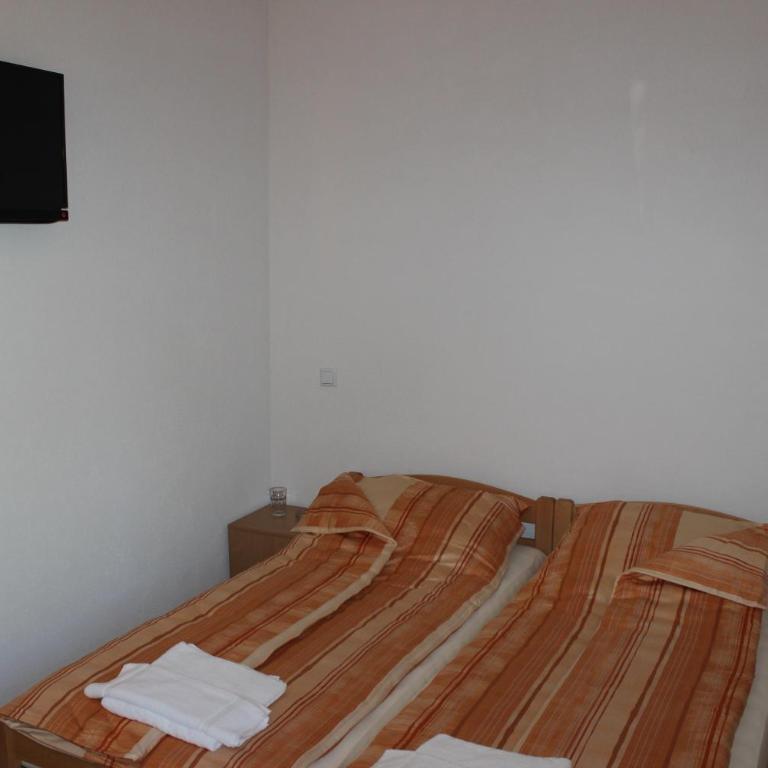 Rooms Zebax - Klasična Dvokrevetna Soba sa Bračnim Krevetom - 7