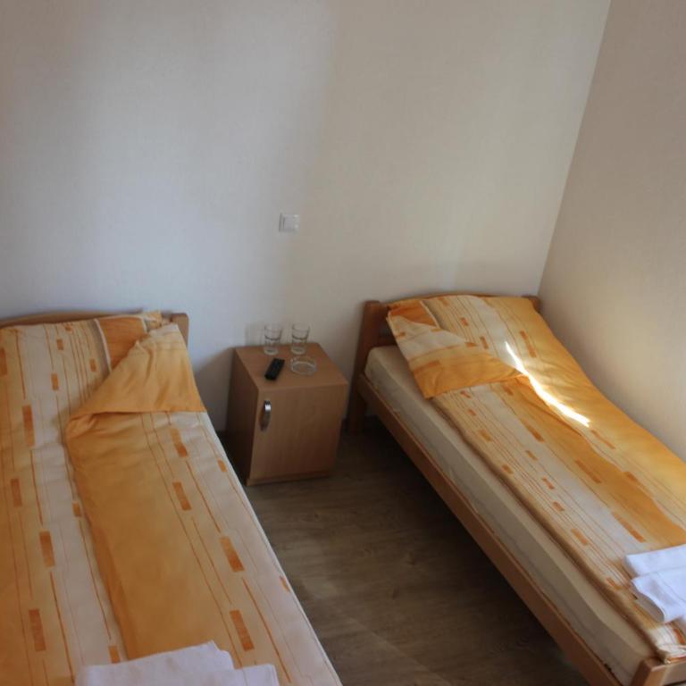 Rooms Zebax - Klasična Dvokrevetna Soba sa Bračnim Krevetom - 9