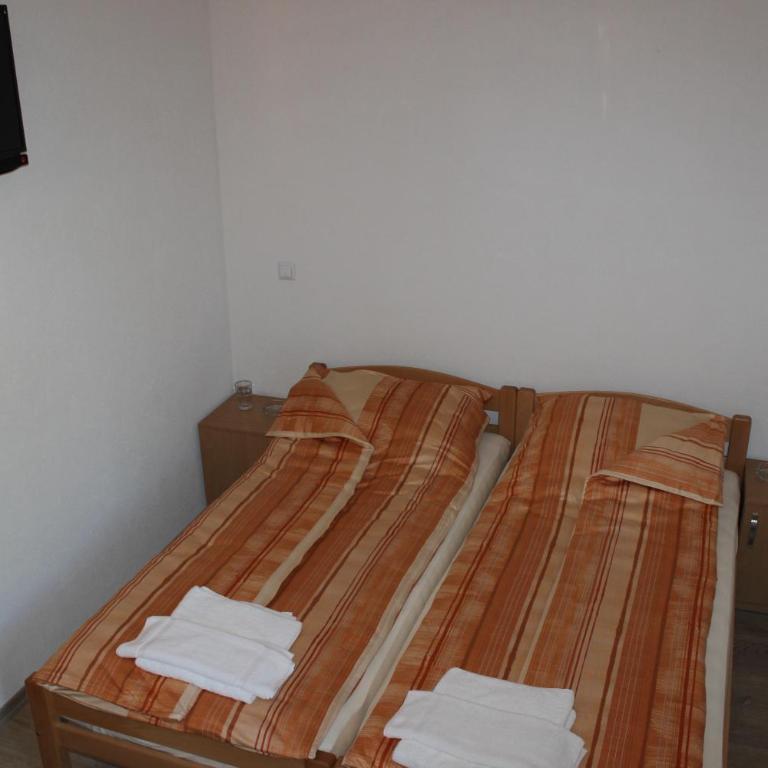 Rooms Zebax - Klasična Dvokrevetna Soba sa Bračnim Krevetom - 12