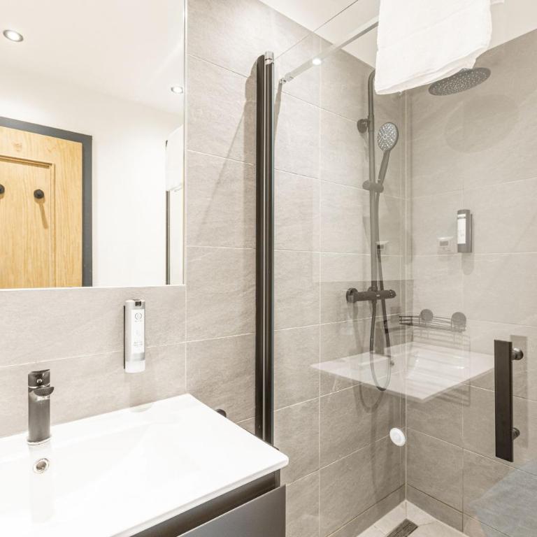 Saalbach Suites by ALPS RESORTS - Two-Bedroom Suite with IR-Sauna - 1