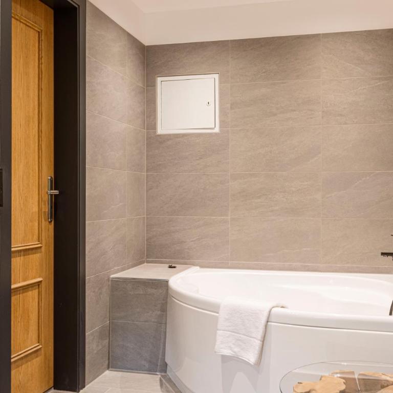 Saalbach Suites by ALPS RESORTS - Two-Bedroom Suite with IR-Sauna - 3
