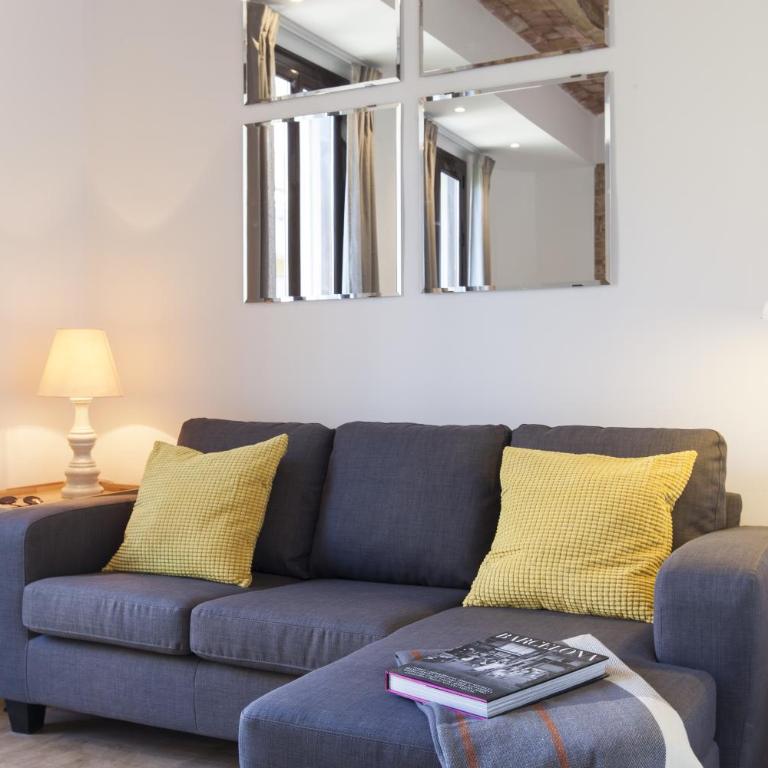 Aspasios Charming Flats - Two-Bedroom Apartment with Balcony - 31