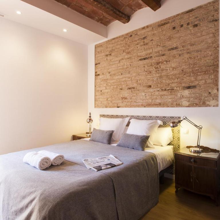 Aspasios Charming Flats - Two-Bedroom Apartment with Balcony - 16
