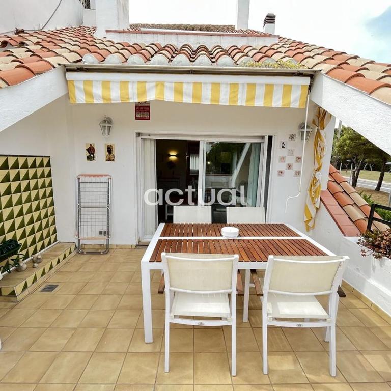 LAS PALOMAS 1-2 - Three-Bedroom Apartment - 25