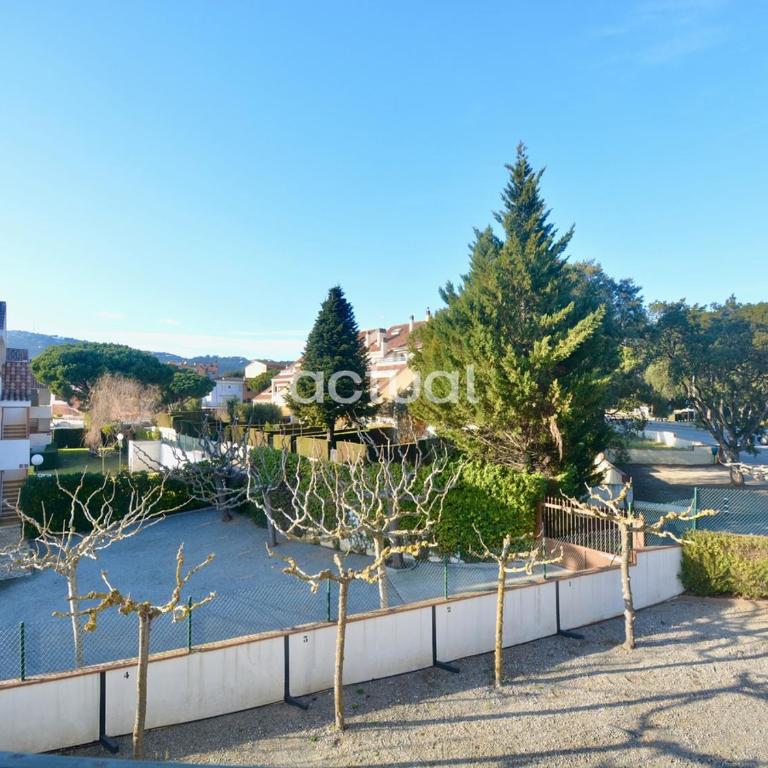 LAS PALOMAS 1-2 - Three-Bedroom Apartment - 37