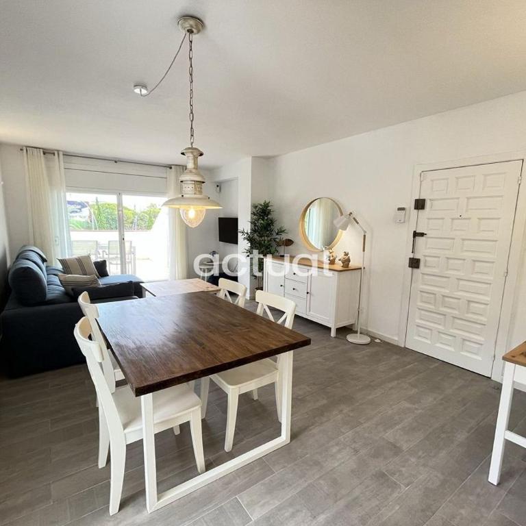 LAS PALOMAS 1-2 - Three-Bedroom Apartment - 2