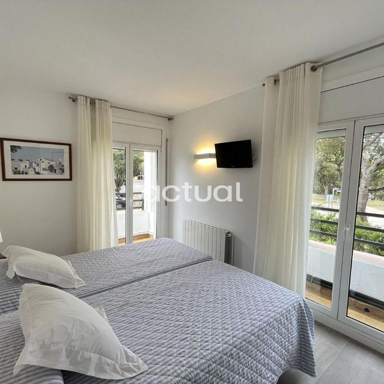 LAS PALOMAS 1-2 - Three-Bedroom Apartment - 18