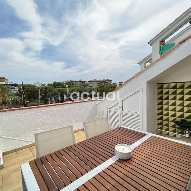 LAS PALOMAS 1-2 - Three-Bedroom Apartment - 24