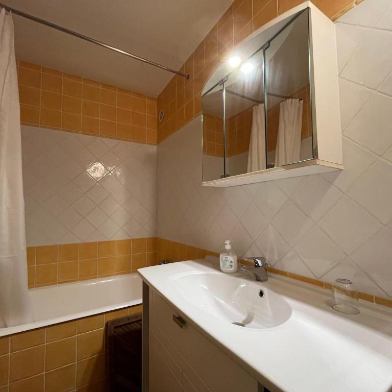 T2 soleil 6 pers près des pistes au Sauze - One-Bedroom Apartment - 10