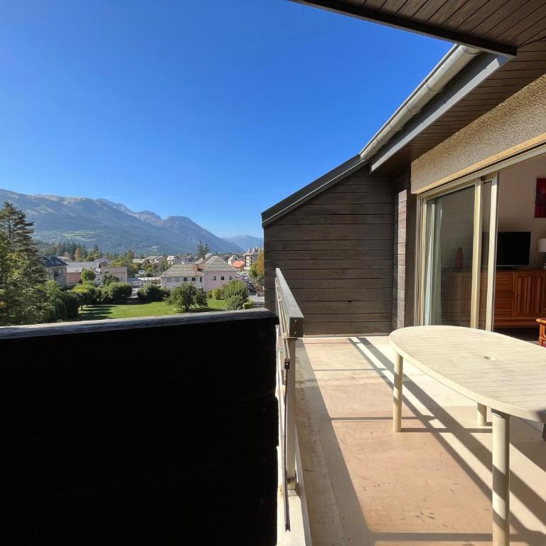 T2 Duplex à Barcelonnette avec Parc et Garage - Apartamento de 1 dormitorio - 9