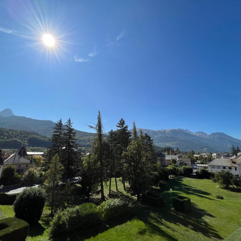 T2 Duplex à Barcelonnette avec Parc et Garage - Apartamento de 1 dormitorio - 10