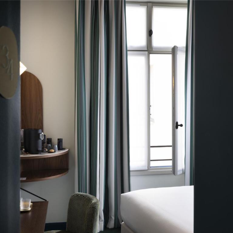 Hotel L de Lutece - Notre-Dame - Deluxe Double or Twin Room - 4