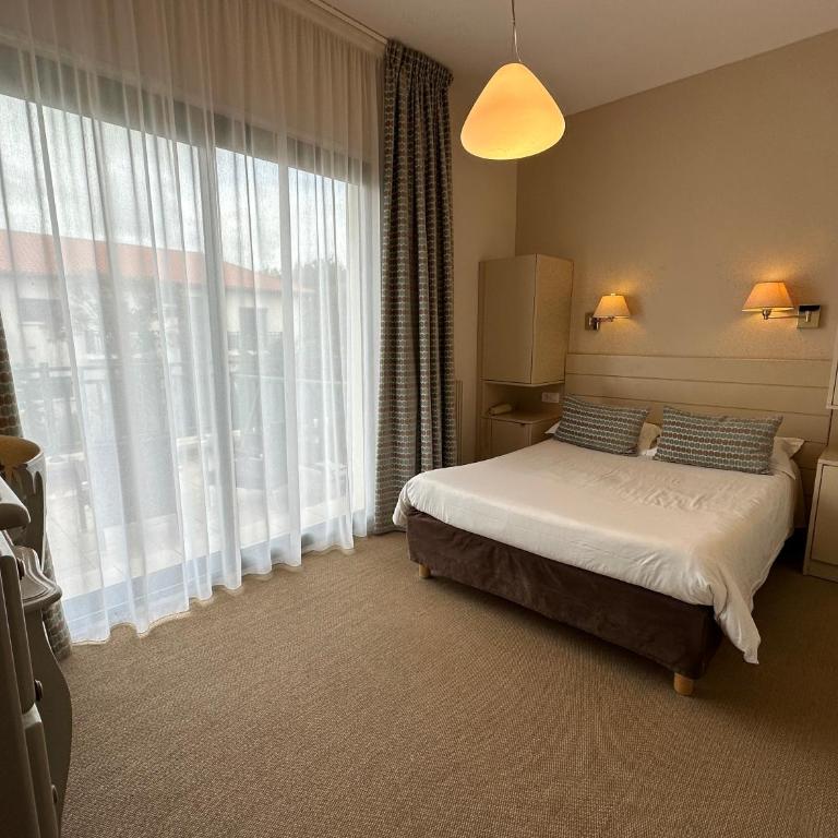 Hotel des Pins - Chambre Double avec Terrasse - 1