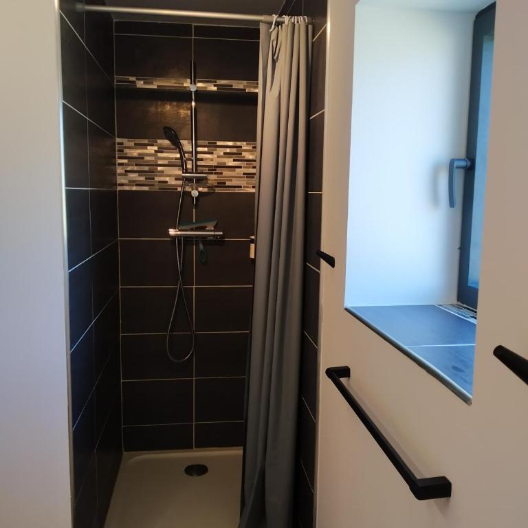 Le Mas des Calus Chambres d'hôtes - Chambre Lit King-Size - Vue sur Piscine - 3