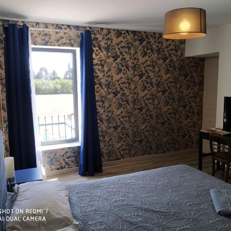 Le Mas des Calus Chambres d'hôtes - Chambre Double - Vue sur Piscine - 4