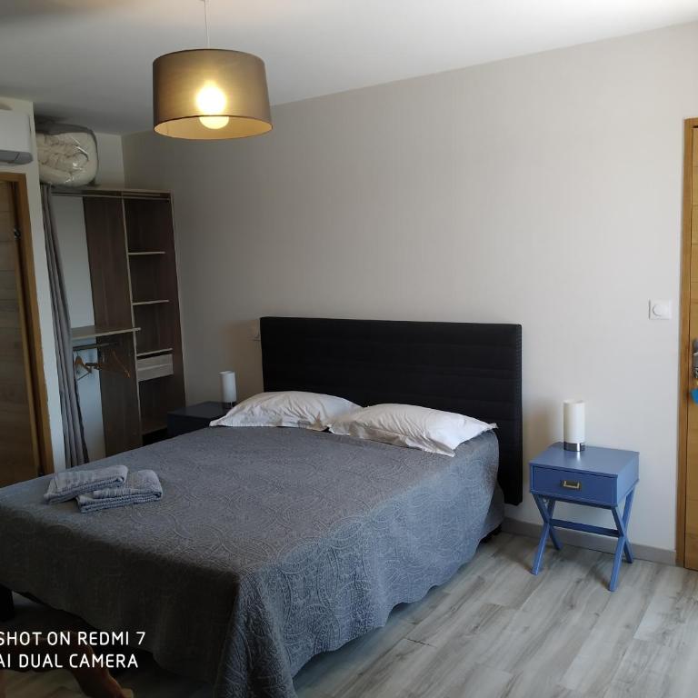 Le Mas des Calus Chambres d'hôtes - Chambre Double - Vue sur Piscine - 3