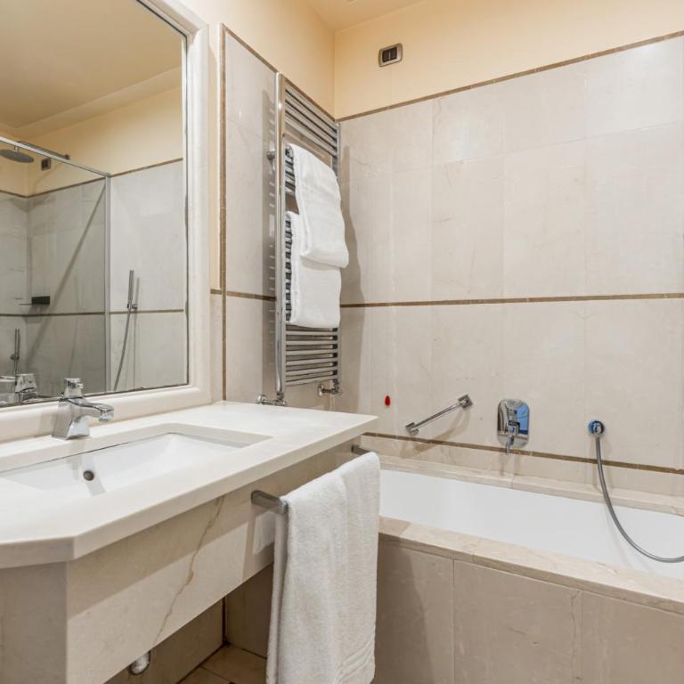 HOTIDAY Room Collection - Livorno Mascagni - Camera Matrimoniale Standard - 7