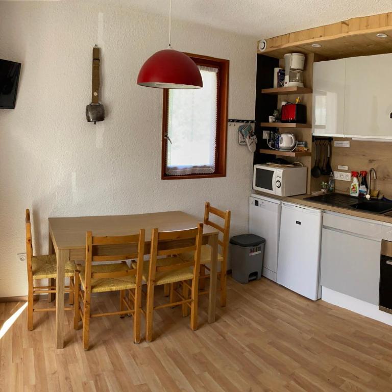 Appartement 2 pièces pour 4 personnes avec balcon et WiFi - FR-1-263-520 - Apartment - 10
