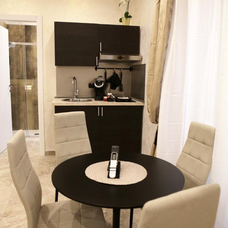 Jadore Monic - Camera Quadrupla con Bagno Privato - 8