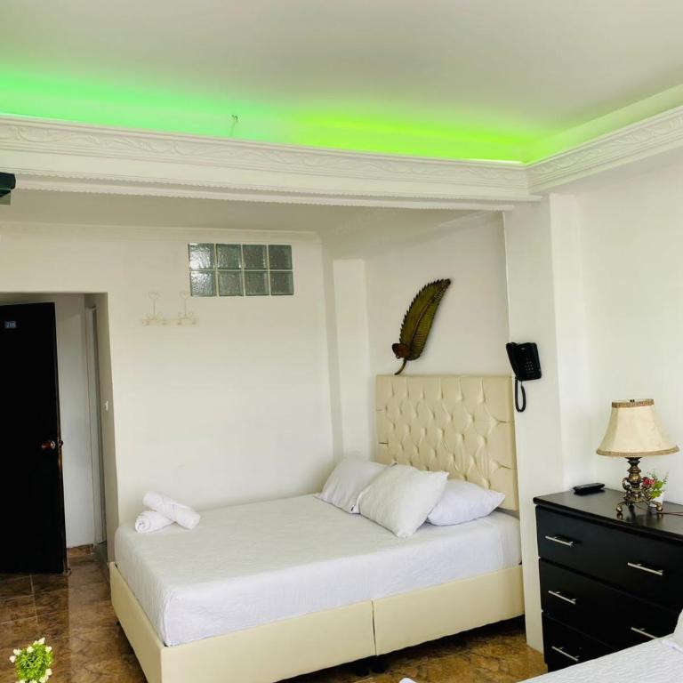 Hotel West California - Habitación Cuádruple Estándar - 5