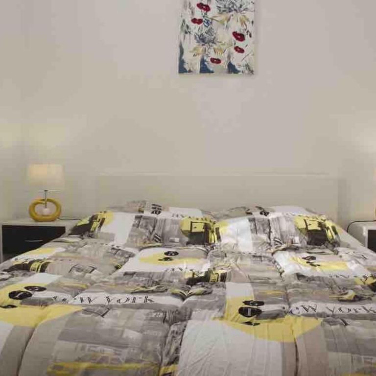 Gîte les coquelicots 2 Quartier résidentiel ( 2 * ) - Two-Bedroom House - 6