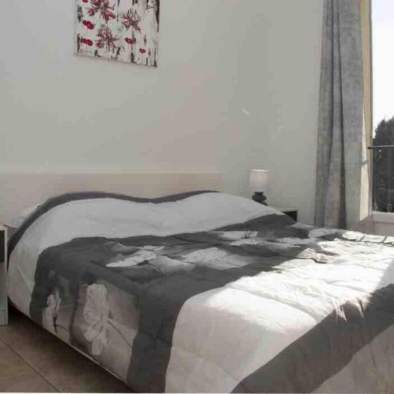 Gîte les coquelicots 2 Quartier résidentiel ( 2 * ) - Two-Bedroom House - 11