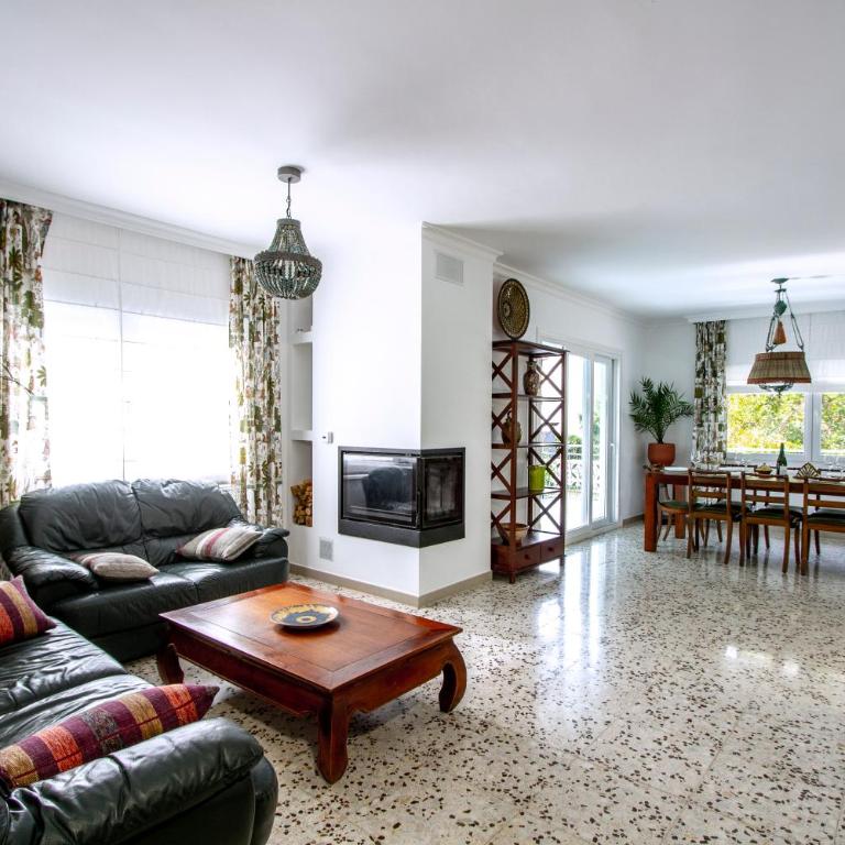 Newly furnished cozy house next to the beach - Casa de 4 dormitorios - 2