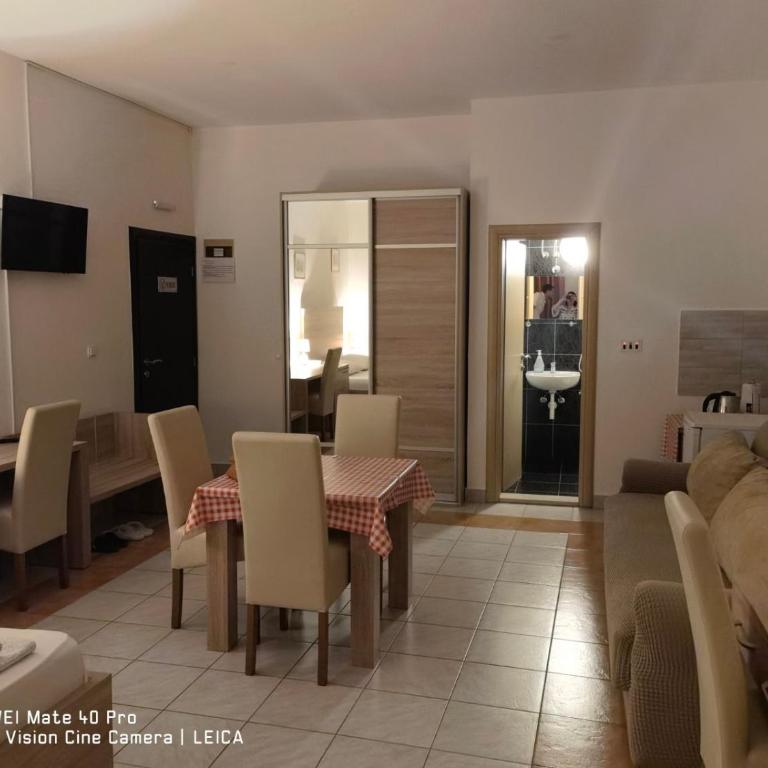 Lovely Bosnian Home - Double Room with Private Bathroom - 11