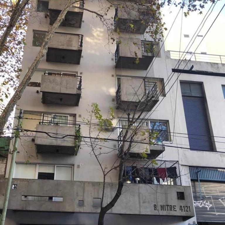 Departamento Entero con Terraza y Parrilla 3 ambientes - Apartamento de 2 dormitorios - 44