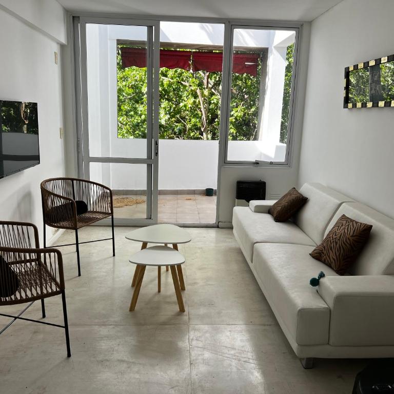 Departamento Entero con Terraza y Parrilla 3 ambientes - Apartamento de 2 dormitorios - 1