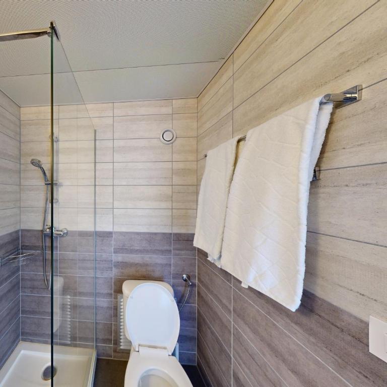 Chalet Montriond - Bike & Ski - Deluxe Doppel-/Zweibettzimmer mit Balkon - 2