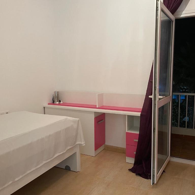 Castillo Holiday Home - Two-Bedroom House - 5