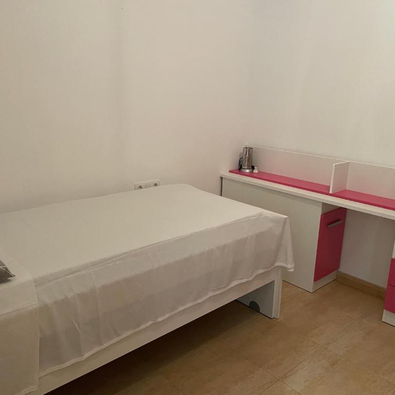Castillo Holiday Home - Two-Bedroom House - 25