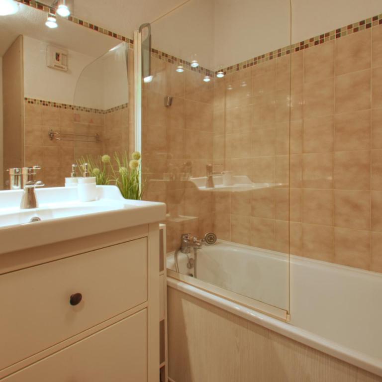 Appartement rénové proche lac et navette, 4 pers, non-fumeur, sans internet - Appartement 1 Chambre - 11